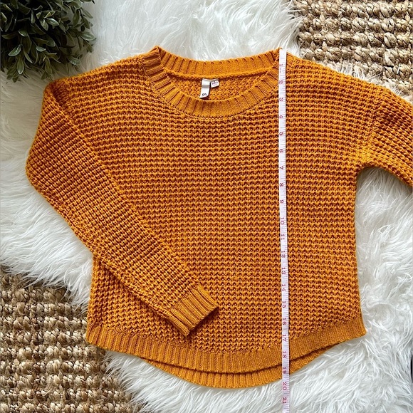 Girls’ Waffle Knit Crew Neck Sweater (Size 10-12) - Picture 3 of 7